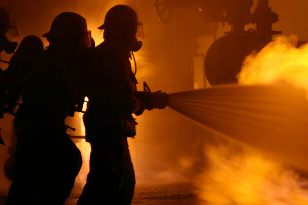 Mueblería quedó en cenizas tras incendio FABO NEWS