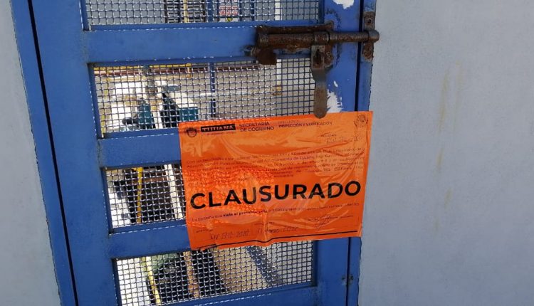 Activista, clausura, empresario