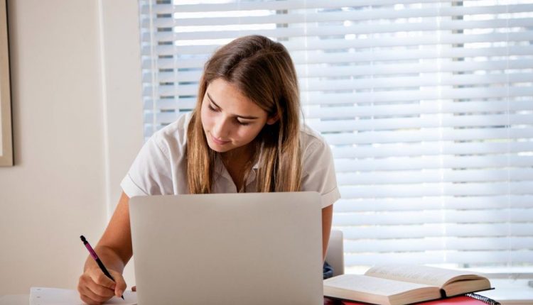 Alumnos, escuelas, secretaria de educación, adeudo