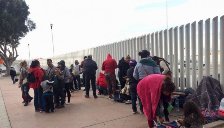 Migrantes, policía, sueño americano